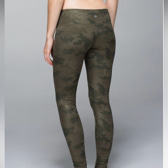Lululemon Wunder Under Pant in Camo green - Picture 1 of 5
